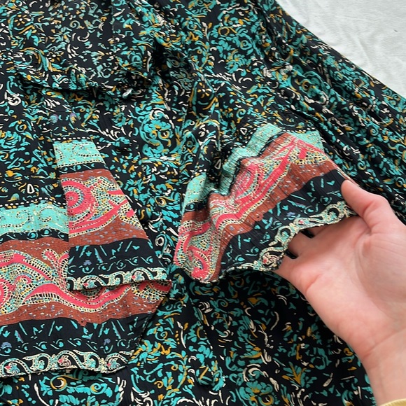 Vtg rayon patterned button down - Picture 5 of 13